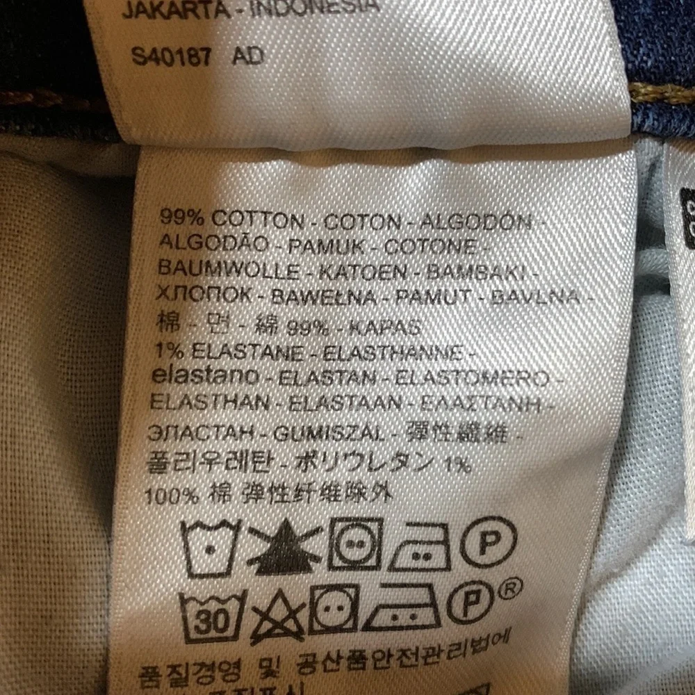 Levi Jean shorts Sz 31, good condition, measurements below - Picture 4 of 4
